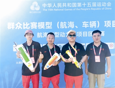 积极克服困, 型首次跻身